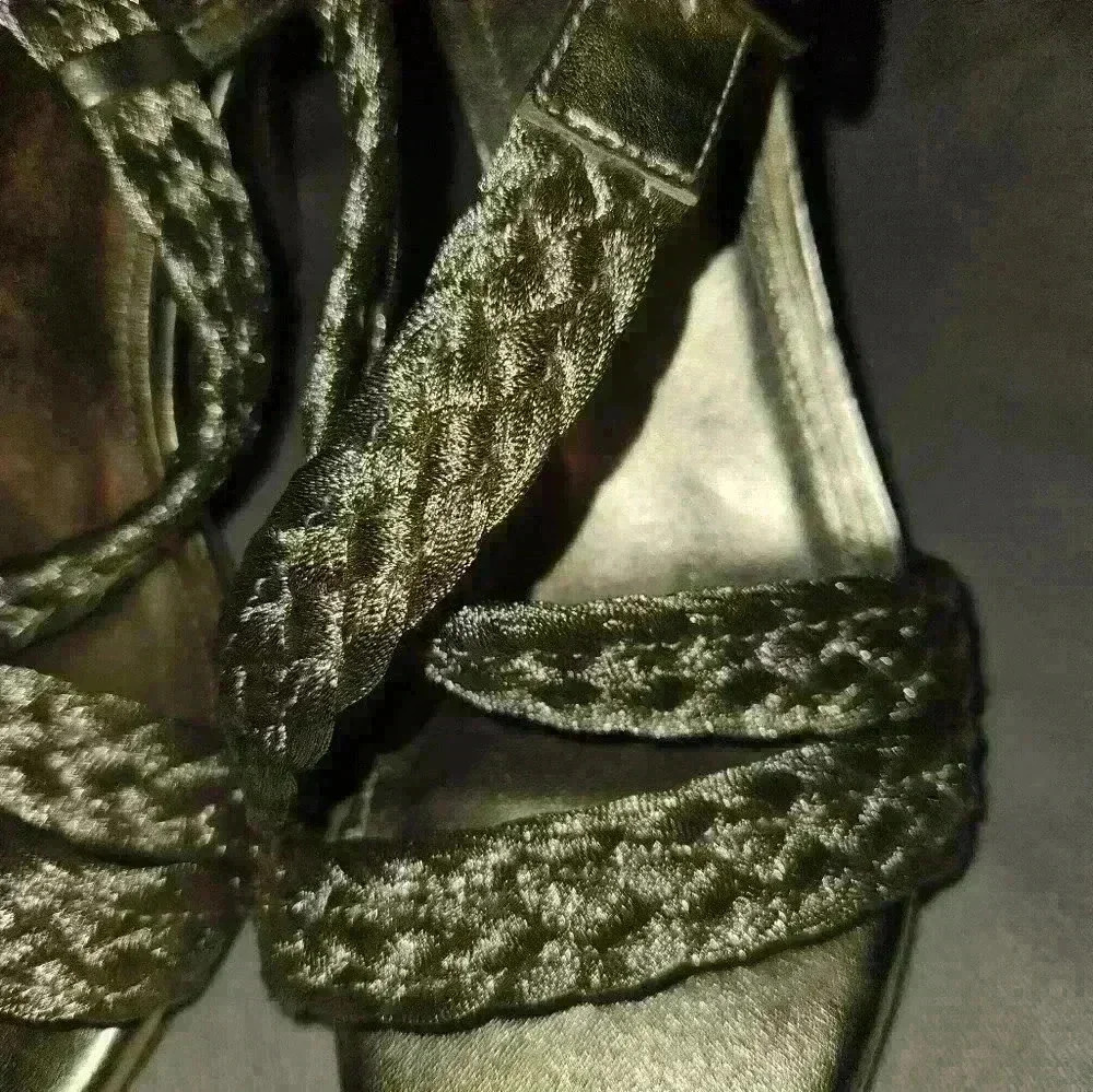 Glint Womans Gold Shoes Size 10.5 - Picture 4 of 9